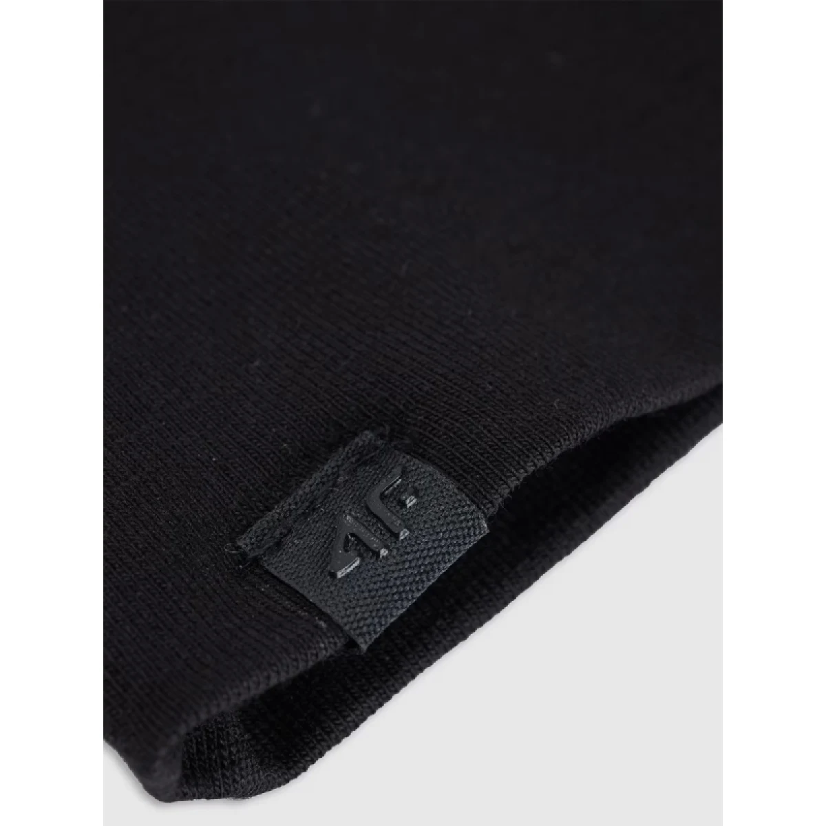 Zimná čiapka 4F CAP WAW25ACAPU675-20S DEEP BLACK · záber 3