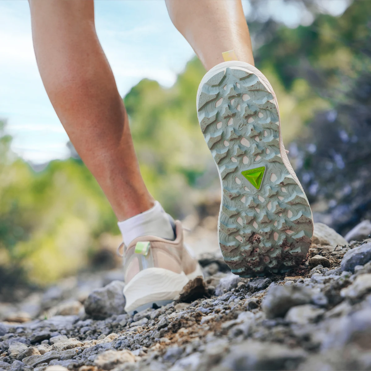 ASICS ASICS Trabuco Terra 3 dámska bežecká trailová obuv ružovo-sivá 37 · záber 2