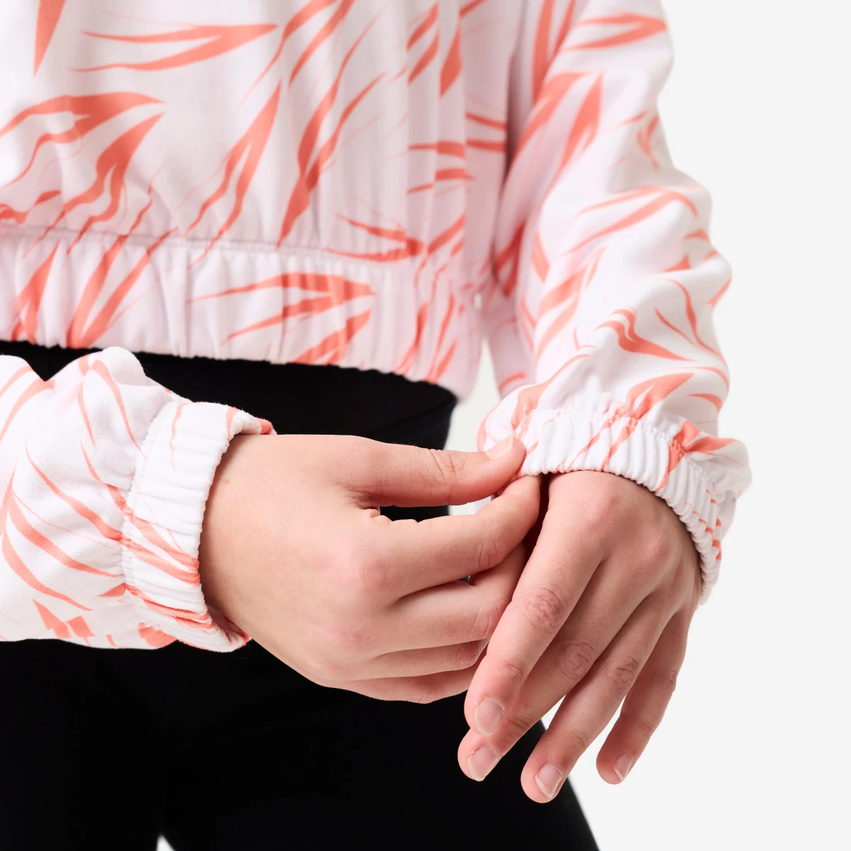 DOMYOS Dievčenská crop mikina s kapucňou na moderný tanec biela s oranžovou potlačou 7-8 r (123-130 cm) · záber 2