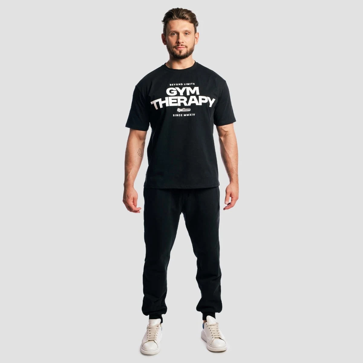GymBeam Tričko Gym Therapy Black - Velikost: S | Barva: Čierna | Hmotnost: 0,275 kg | Balení: 65 · záber 3