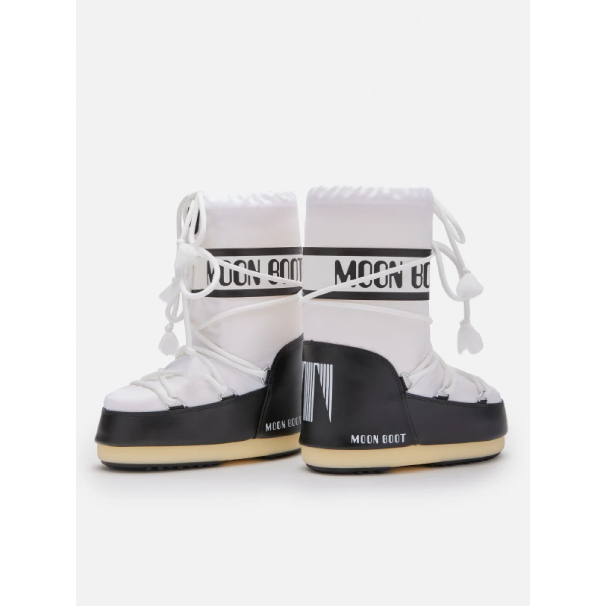 Juniorské vysoké zimní boty MOON BOOT MB ICON NYLON JR, NA02 BLACK WHITE · záber 2