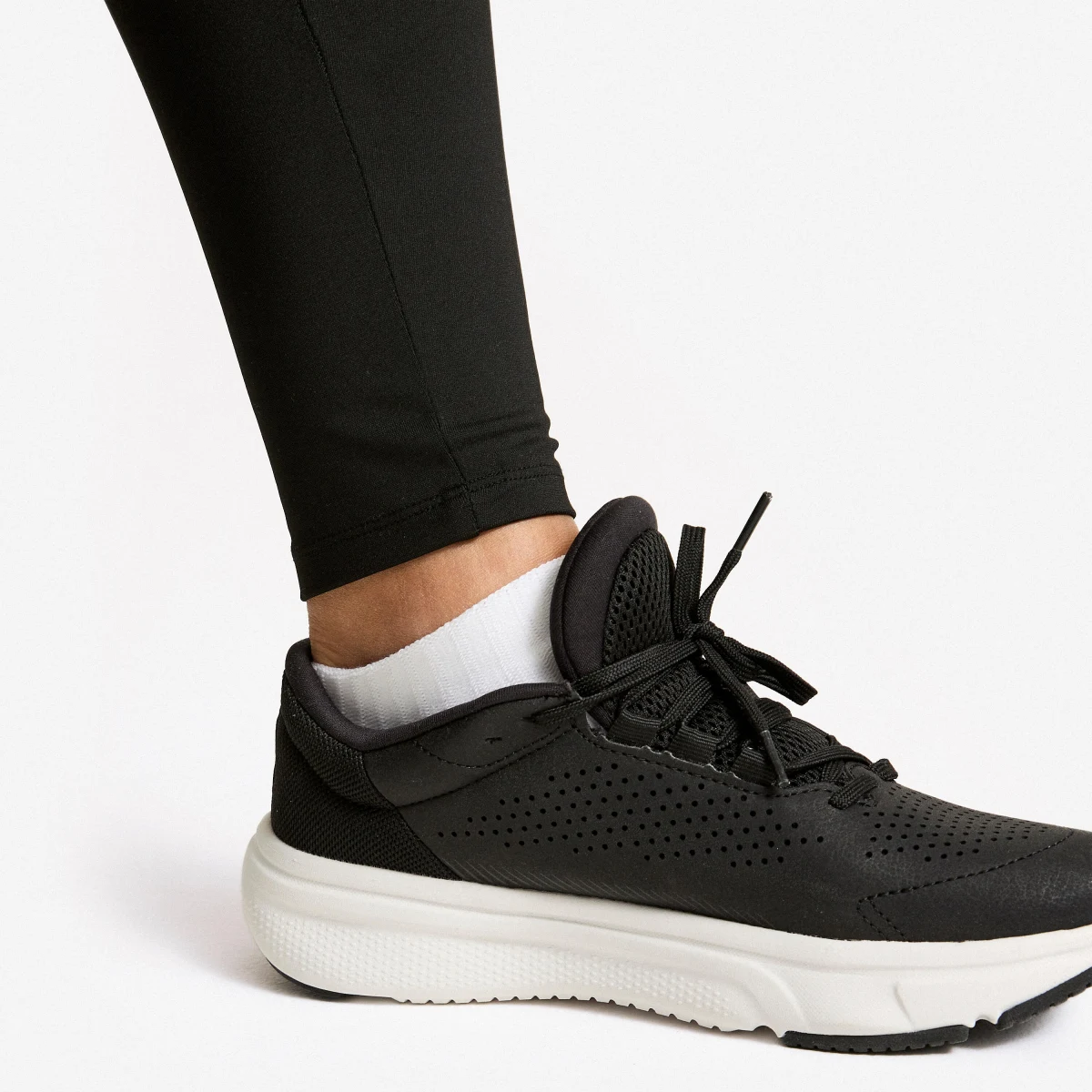 DECATHLON Dámske fitness legíny 100 čierne XL (W35 L31) · záber 2