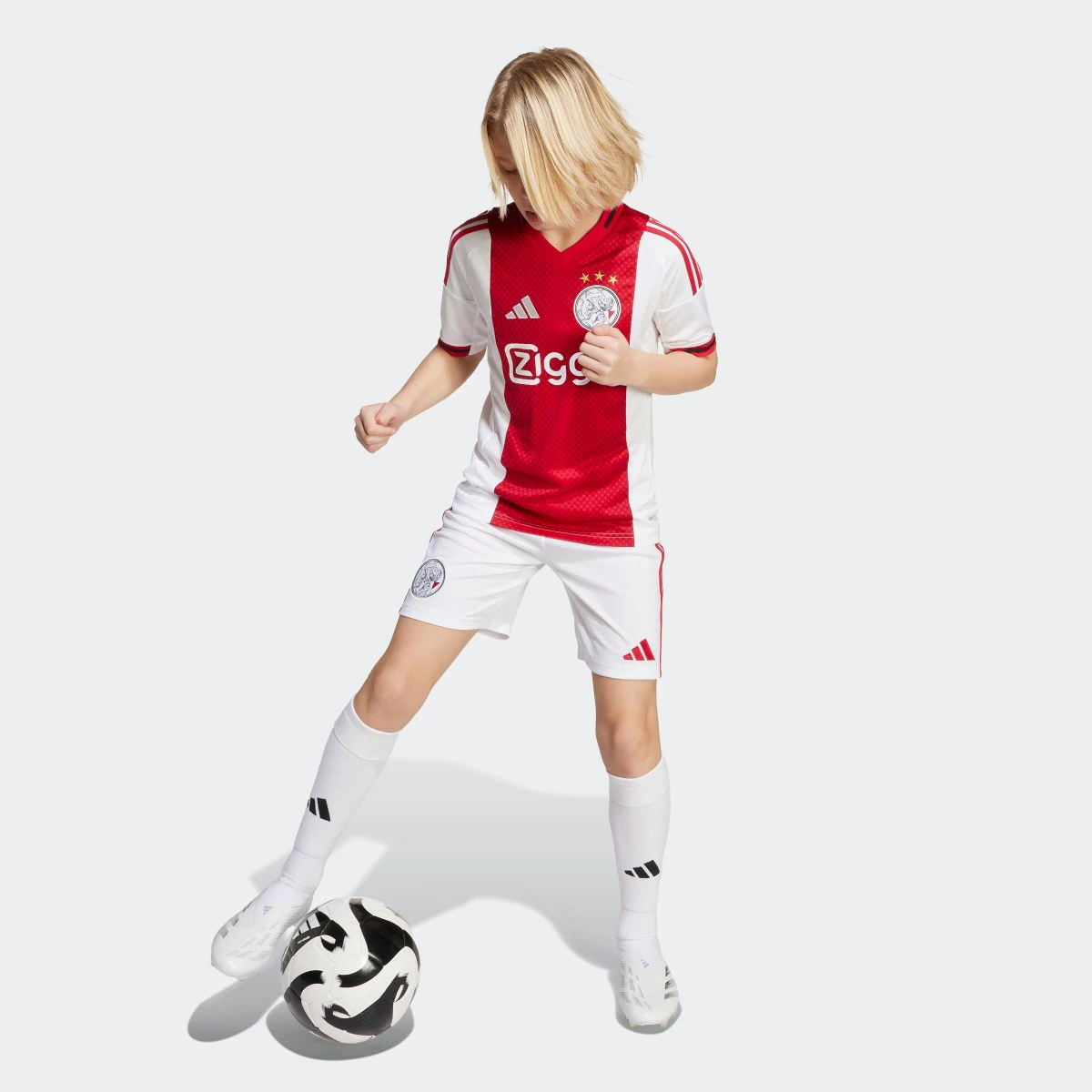 ADIDAS ADIDAS detský futbalový domáci dres Ajax Amsterdam 25/26 7-8 r (128 cm) · záber 2