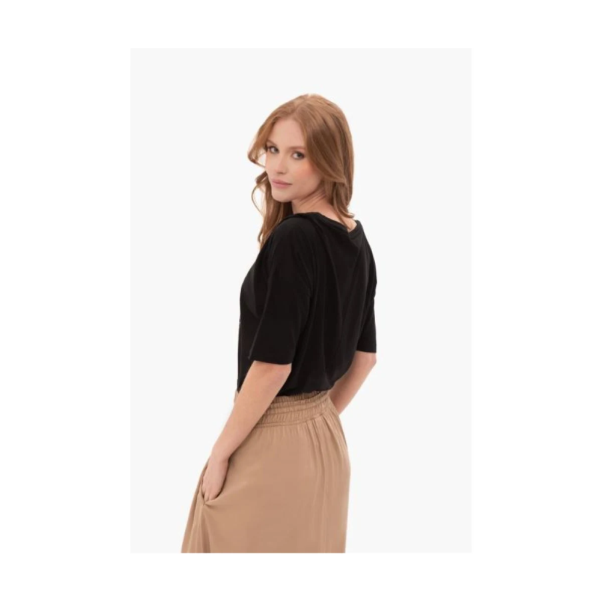 Dámské tričko s krátkým rukávem VOLCANO FEST-700-BLACK · záber 3