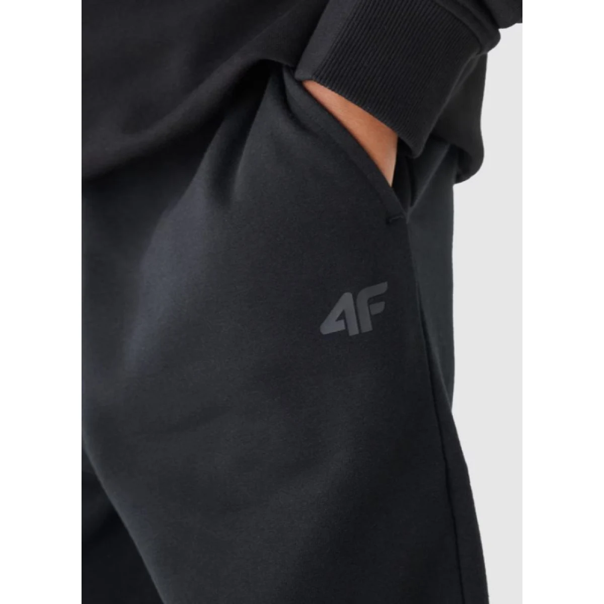 Chlapecké zateplené tepláky 4F JUNIOR TROUSERS-JWAW24TTROM761-20S-DEEP BLACK · záber 5