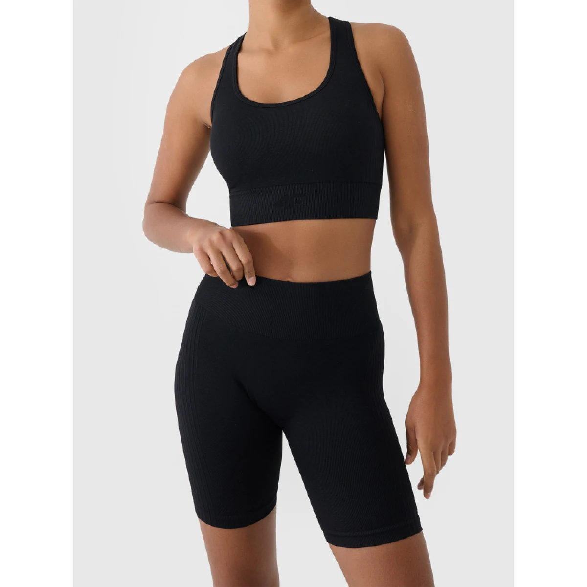 Dámské tréninkové kraťasy 4F SHORT TIGHTS FNK F087-20S-DEEP BLACK · záber 3
