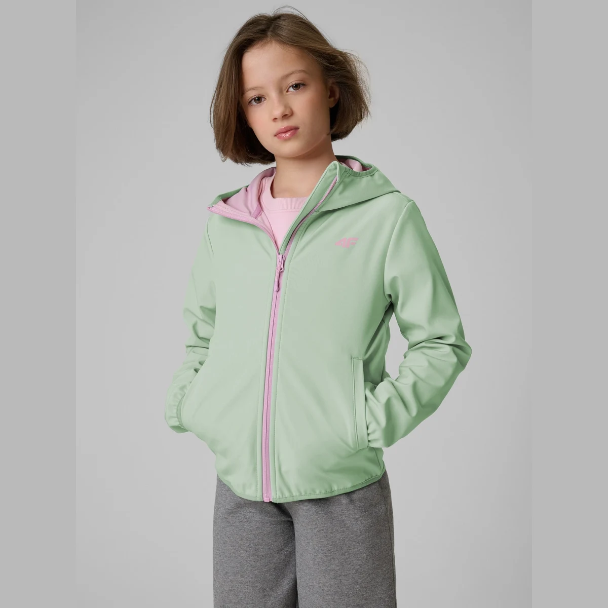 Dívčí turistická softshellová bunda s kapucí 4F JUNIOR SOFTSHELL JACKET F478-47S-MINT · záber 1