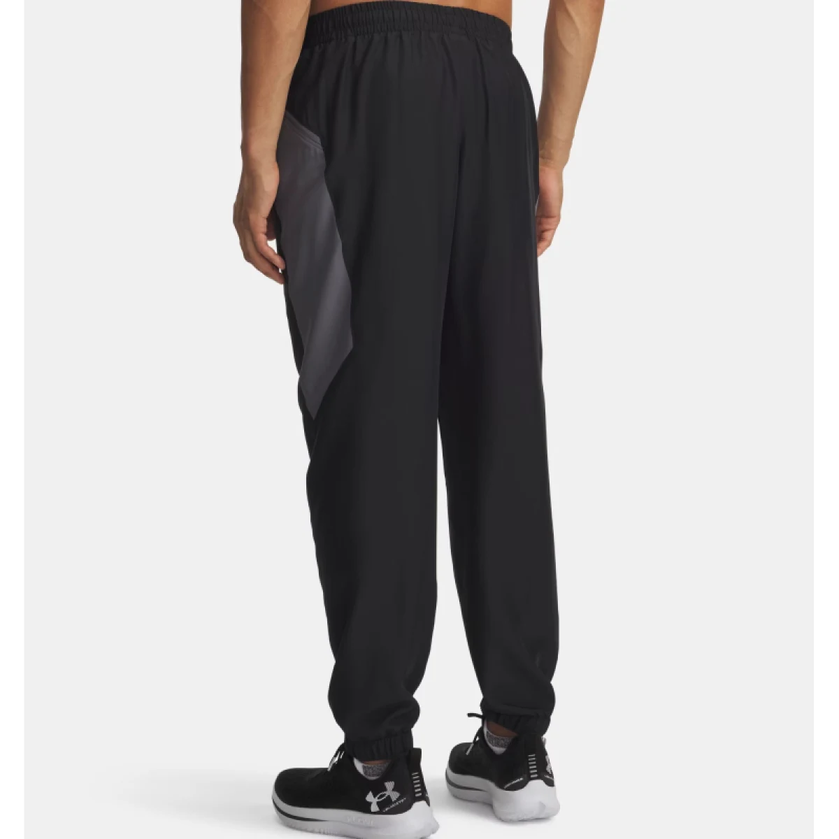 Pánske tréningové nohavice UNDER ARMOUR UA Tech Sport Pant-BLK · záber 3