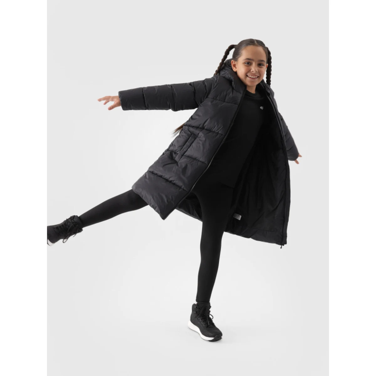 Dívčí bunda 4F JUNIOR DOWN JACKET-JWAW24TDJAF455-20S-DEEP BLACK · záber 4