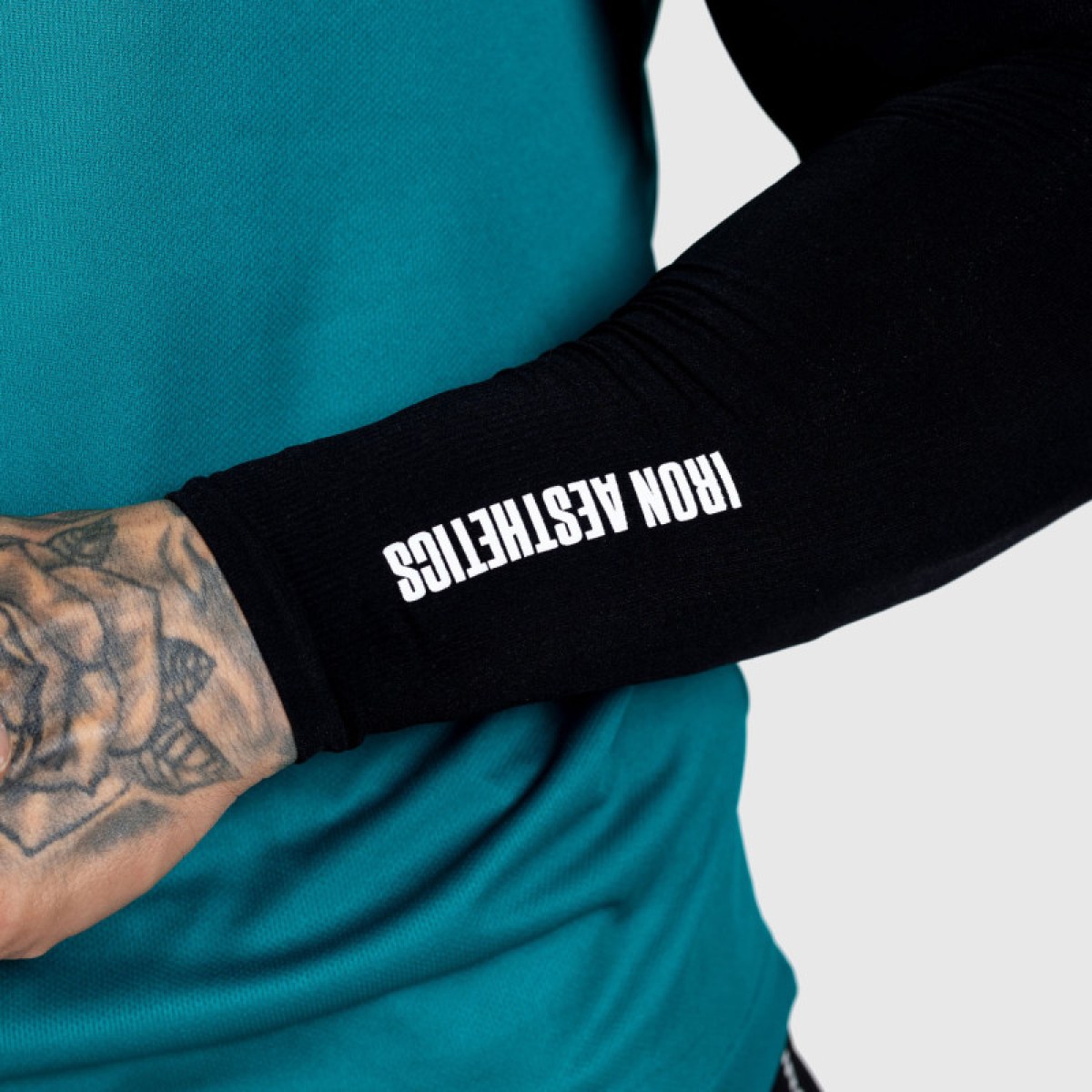 Návleky na ruky Iron Aesthetics Seamless Arms, čierne · záber 5