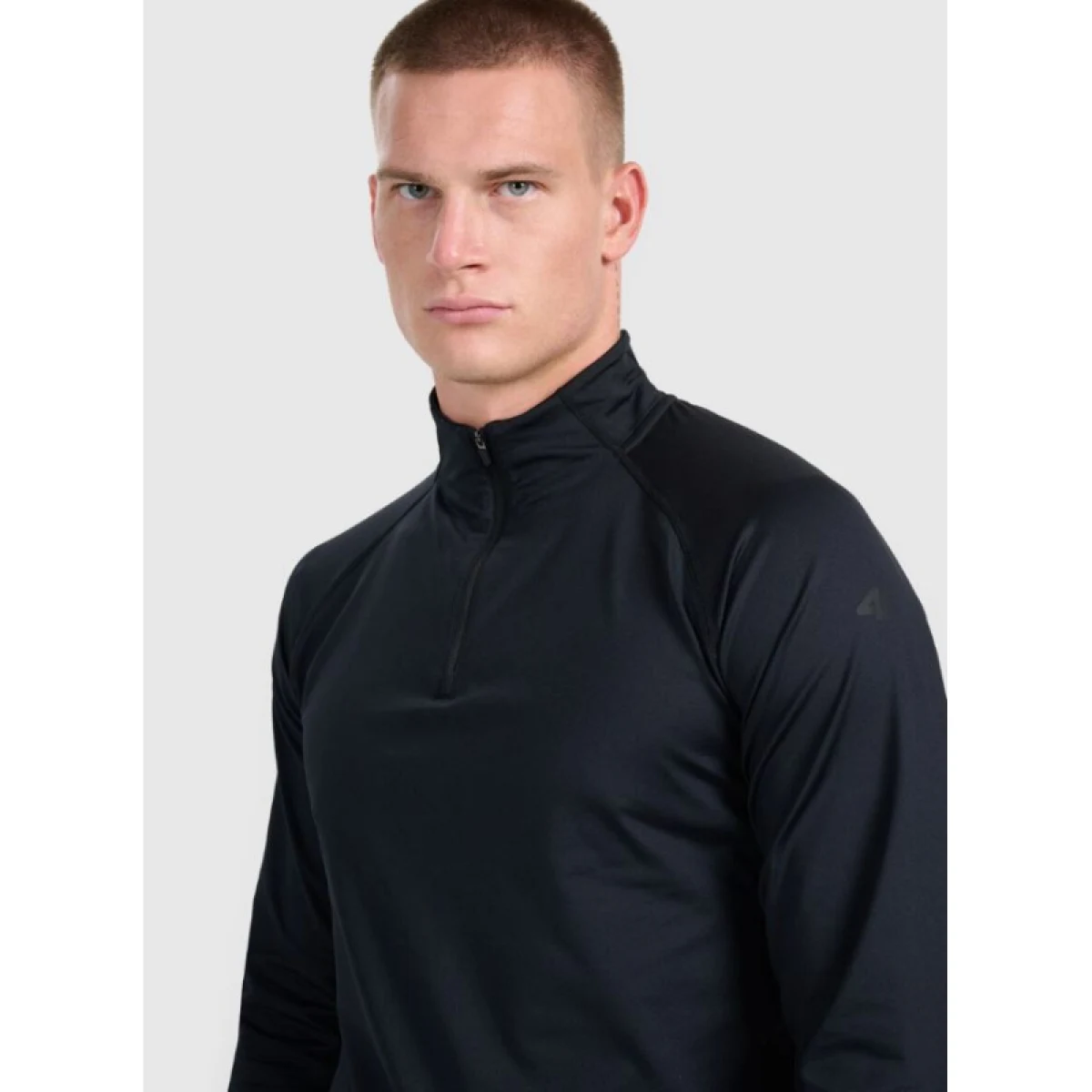 Pánská zateplená lyžařská mikina s 1 2 zipem 4F BRUSHED UNDERWEAR M101-WAW25UBRUM101-20S-DEEP BLACK · záber 2