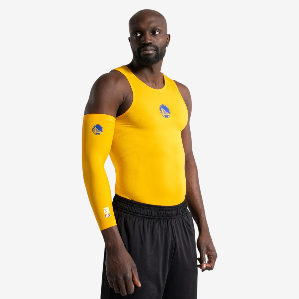 TARMAK Chránič lakťa na basketbal E500 NBA GOLDEN STATES WARRIORS žltý 5 · záber 1