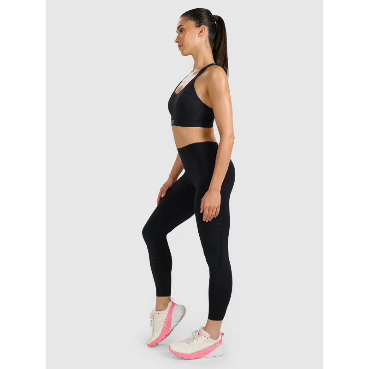Dámska tréningová športová podprsenka 4F SPORT BRA F180-WAW25USBAF180-20S-DEEP BLACK · záber 5