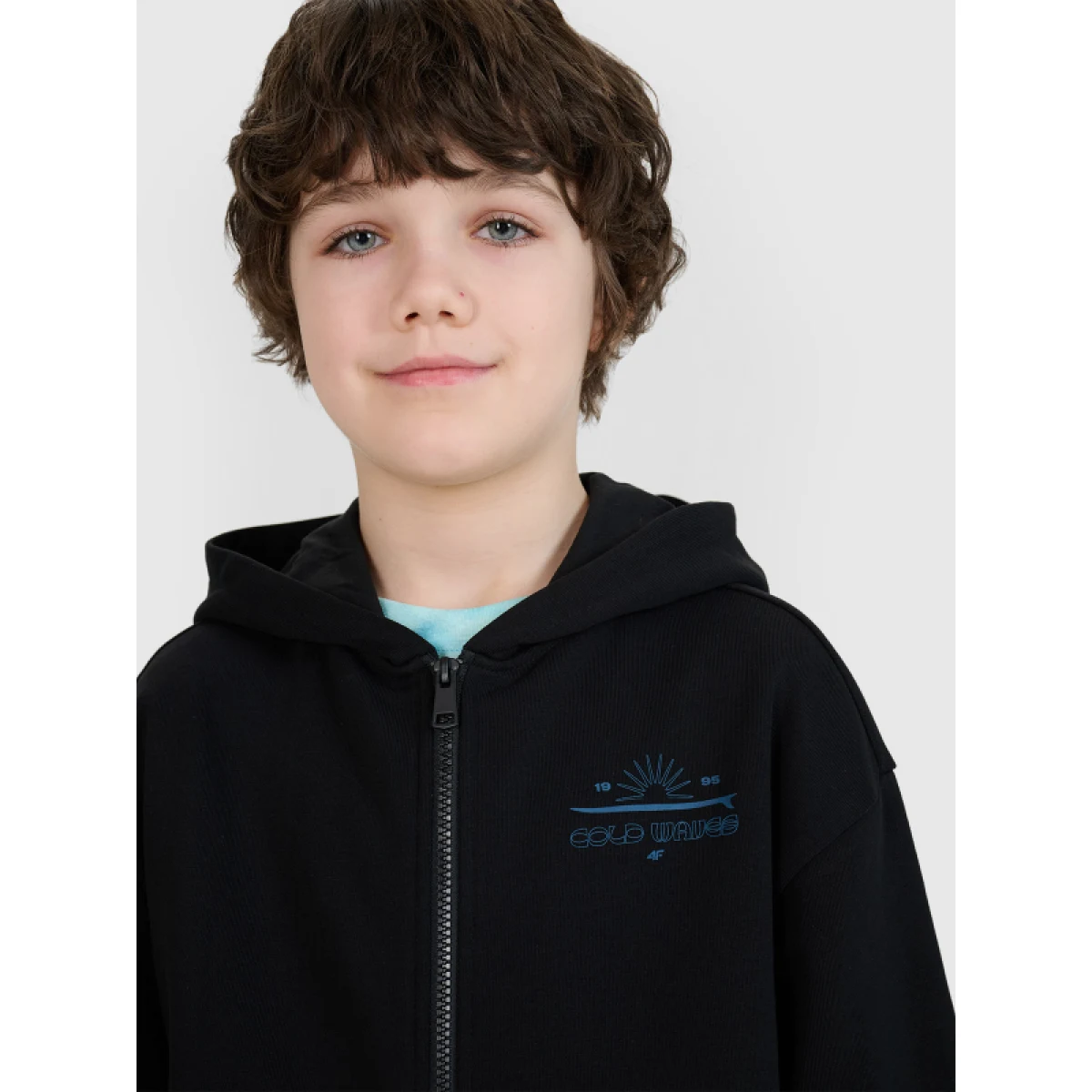 Chlapecká mikina se zipem 4F JUNIOR SWEATSHIRT-JWSS25TSWSM1522-20S-BLACK · záber 4