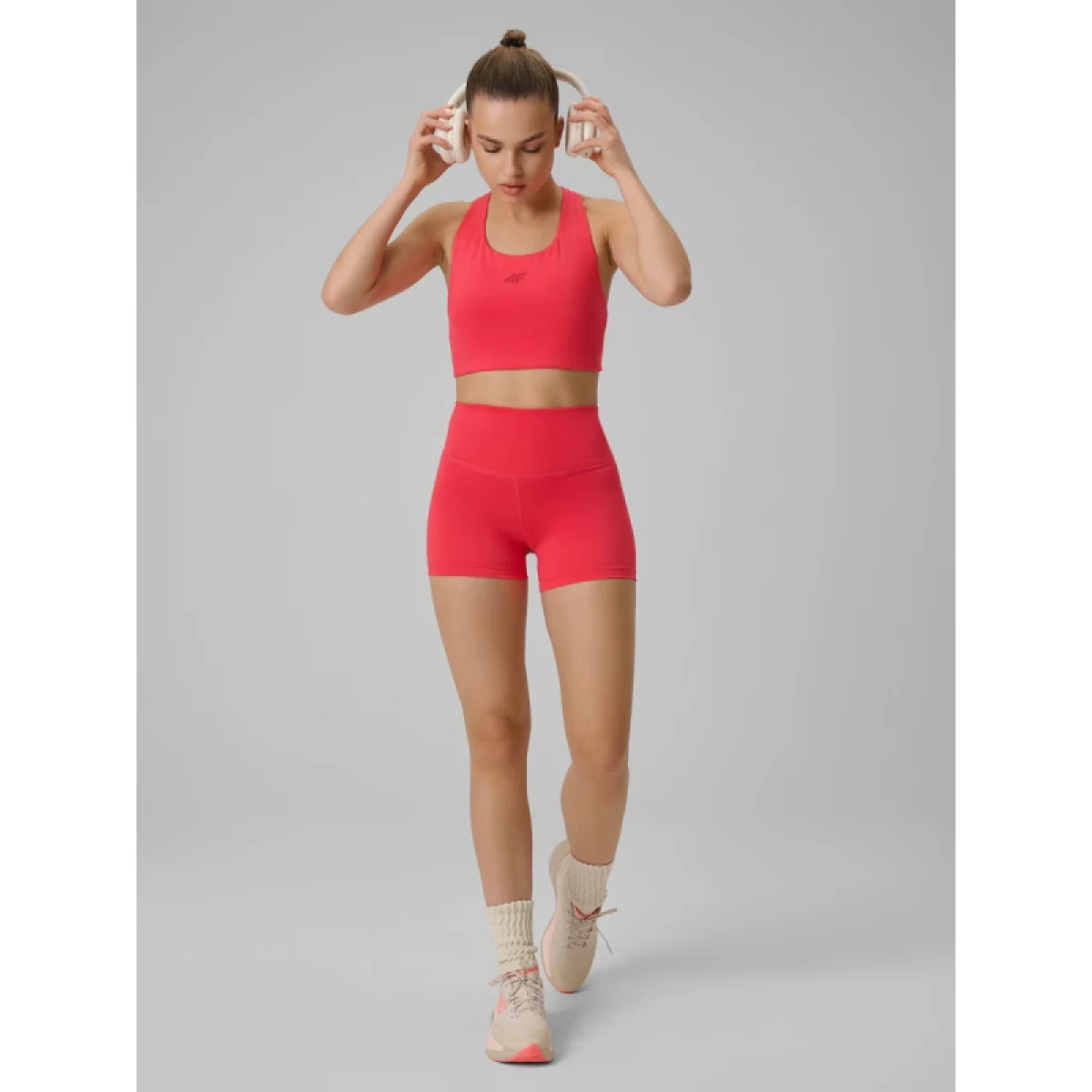 Dámské tréninkové kraťasy 4F SHORT TIGHTS FNK F086-63S-CORAL · záber 4