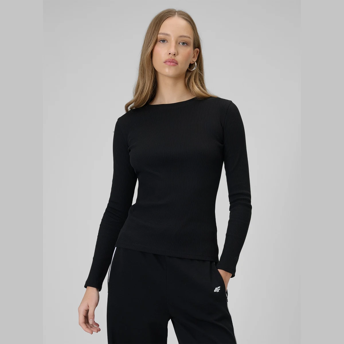 Dámský slim longsleeve z žebrovaného úpletu - černý · záber 1