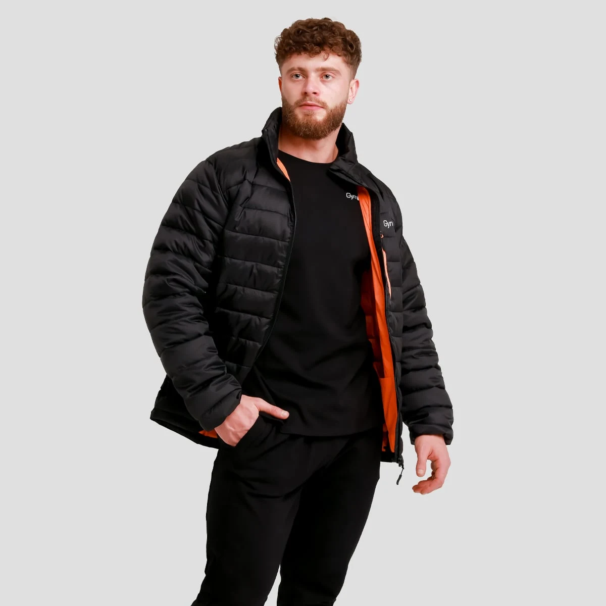 GymBeam Pánská bunda Puffer Black/Orange - Velikost: M | Barva: Čierna | Hmotnost: 0,53 kg | Balení: 20 · záber 5