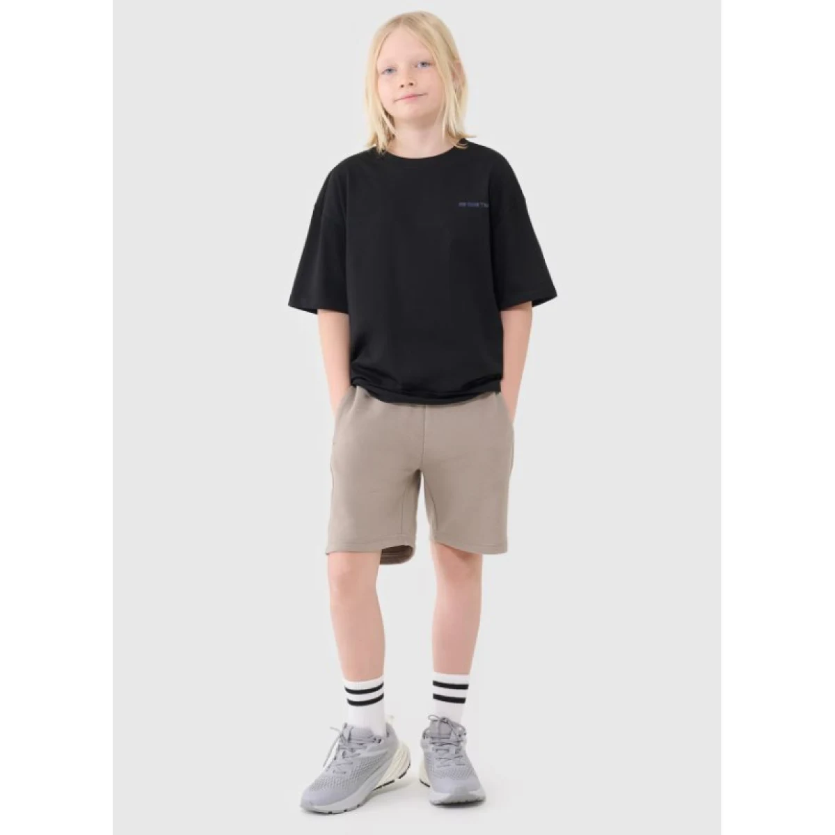 Chlapecké teplákové kraťasy 4F JUNIOR SHORTS CAS M600-83S-BEIGE · záber 2