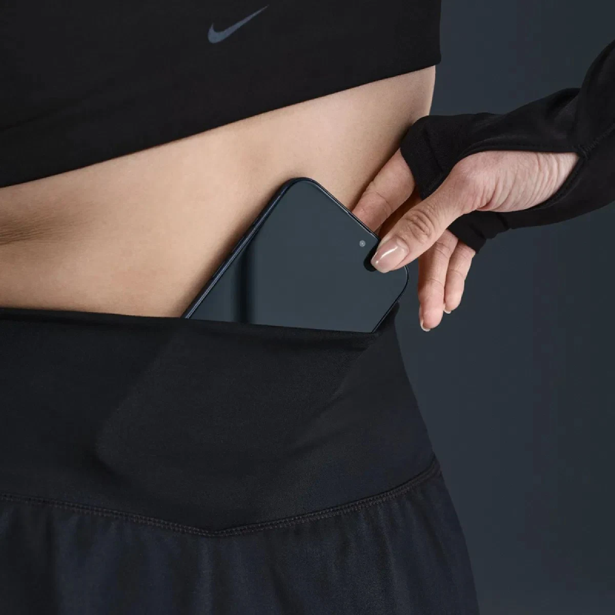 Dámska tréningová sukňa NIKE W NK ONE DF HR SKIRT CPSL SPD BLACK WHITE · záber 5