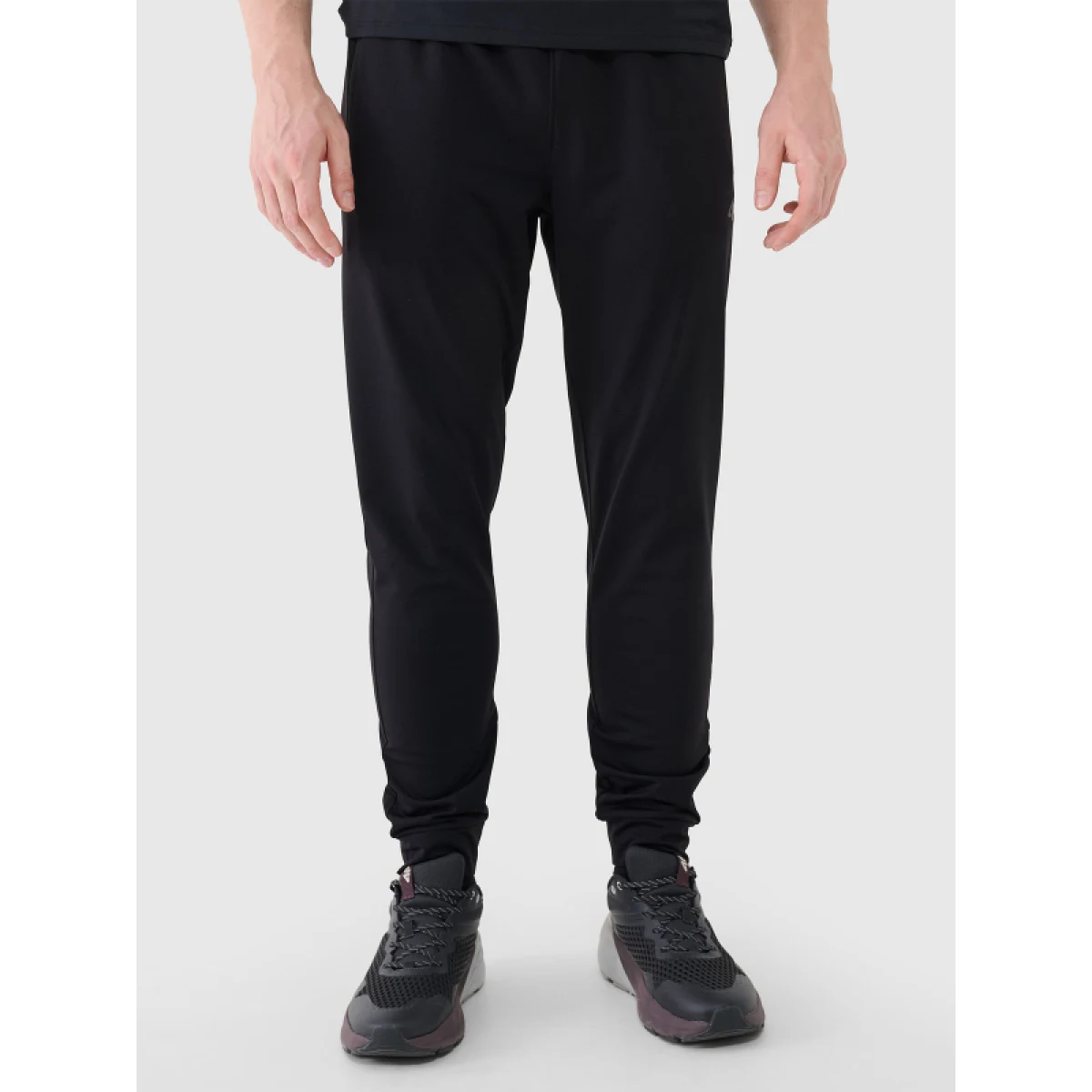 Pánske tepláky 4F TROUSERS FNK M1046-20S-DEEP BLACK · záber 2