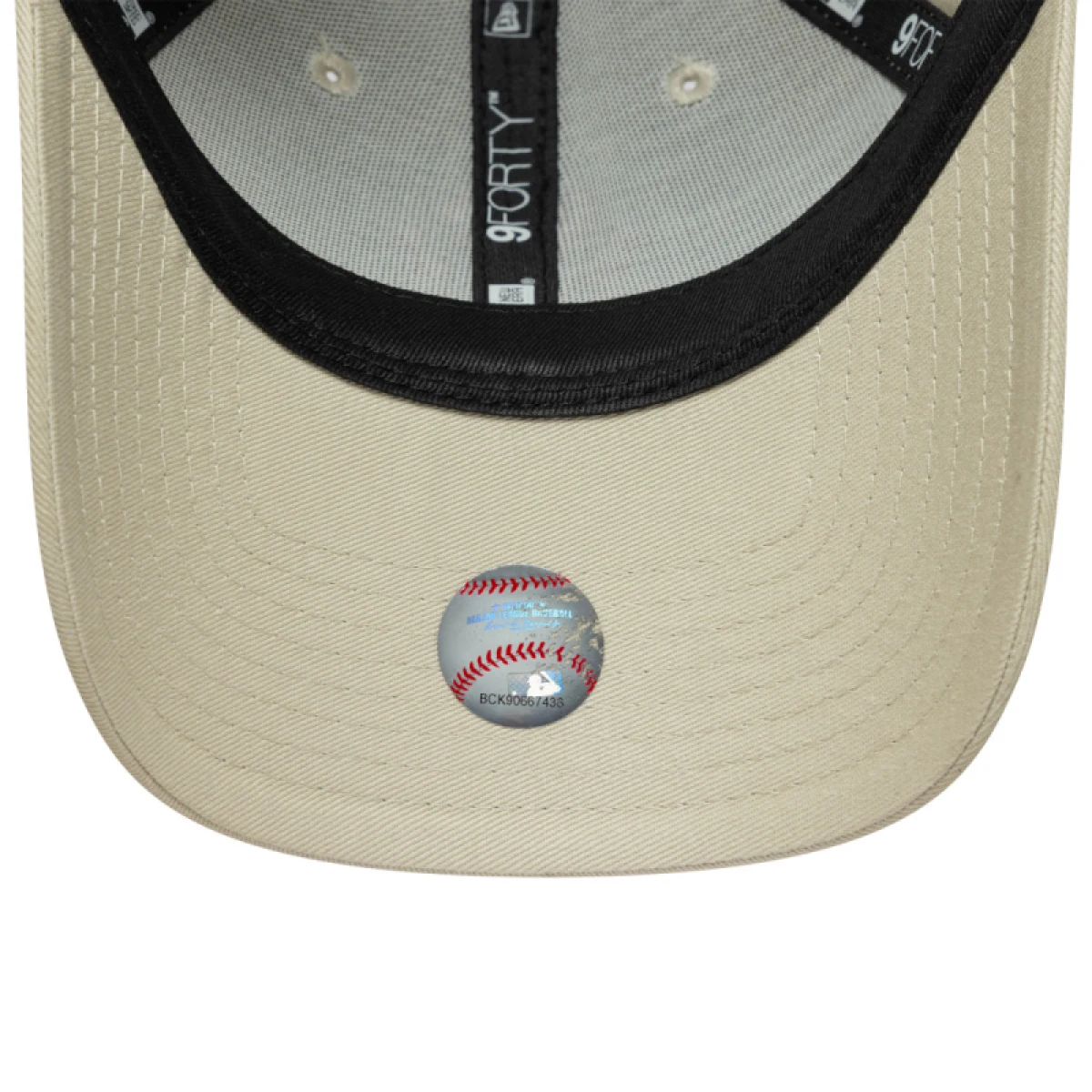 Dámska šiltovka NEW ERA 940W MLB League essential 9forty NEYYAN · záber 4