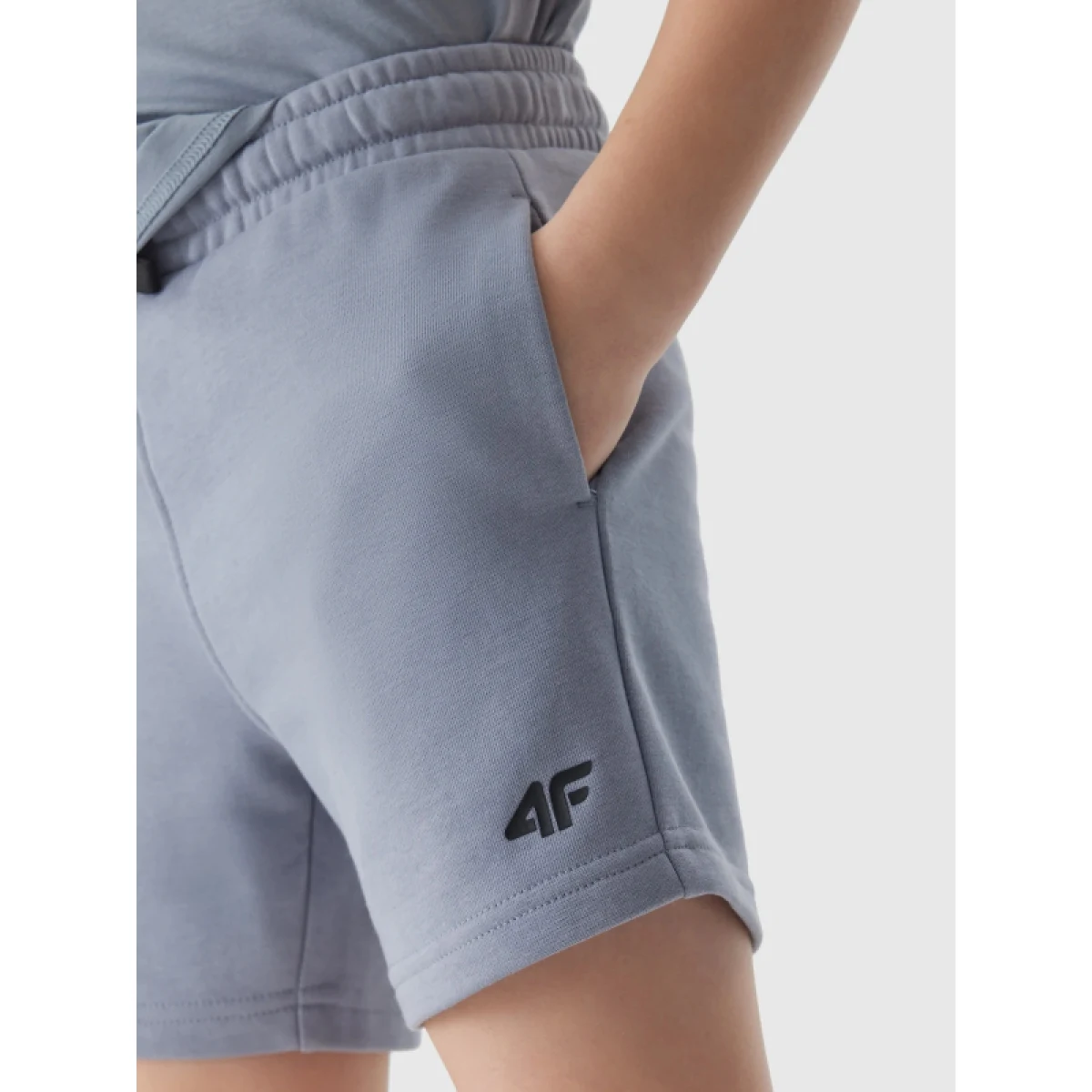 Chlapčenské teplákové kraťasy 4F JUNIOR SHORTS CAS-JWSS24TSHOM272-34S-LIGHT BLUE · záber 5