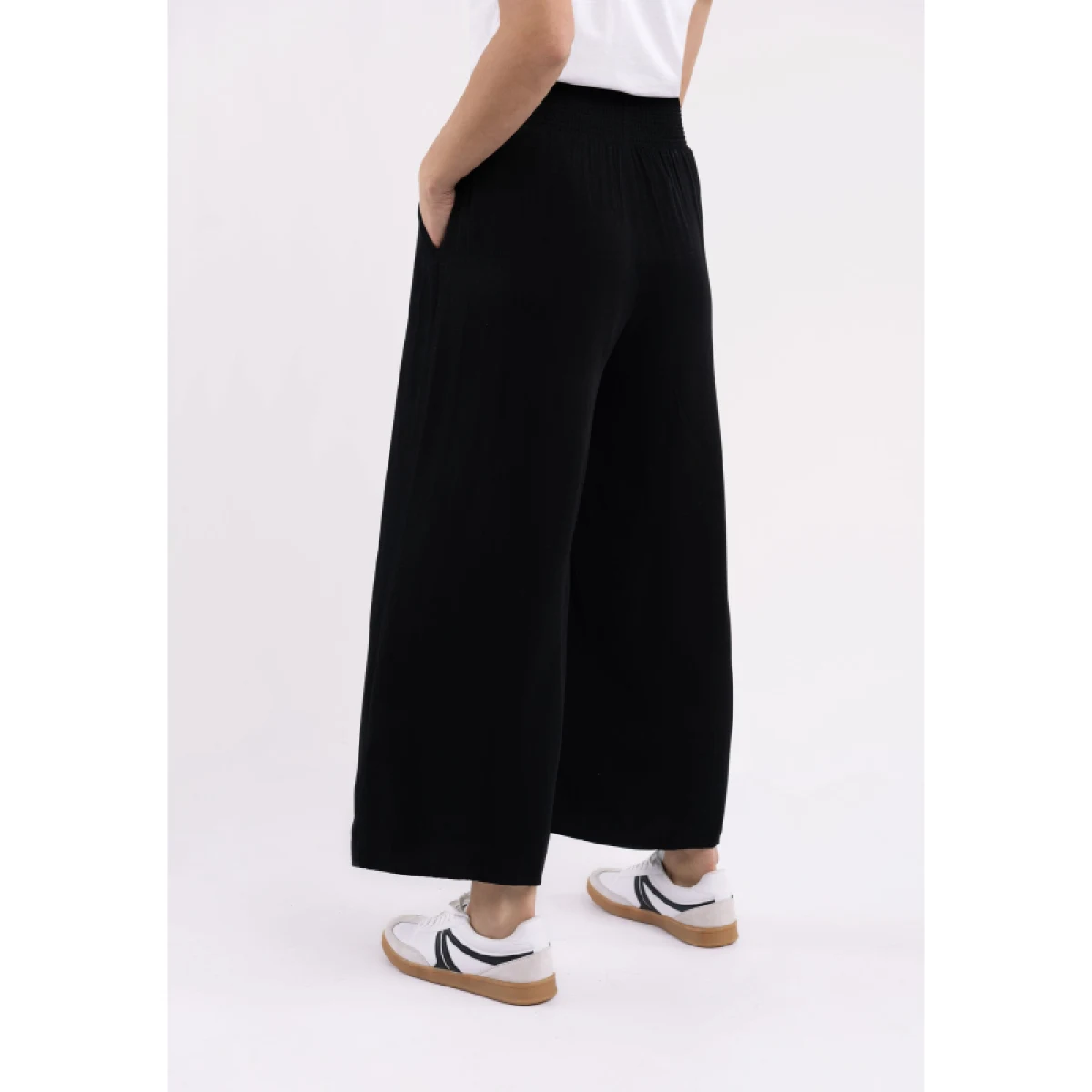 Dámske nohavice VOLCANO AMINA-700-BLACK · záber 3