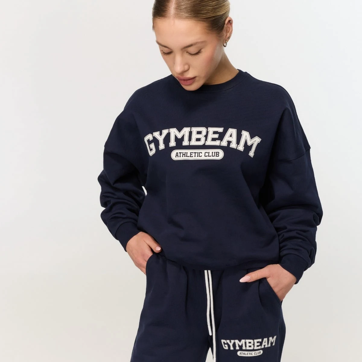 GymBeam Dámská mikina Varsity Blue - Velikost: XS | Barva: Modrá | Hmotnost: 0,4622 kg | Balení: 30 · záber 2