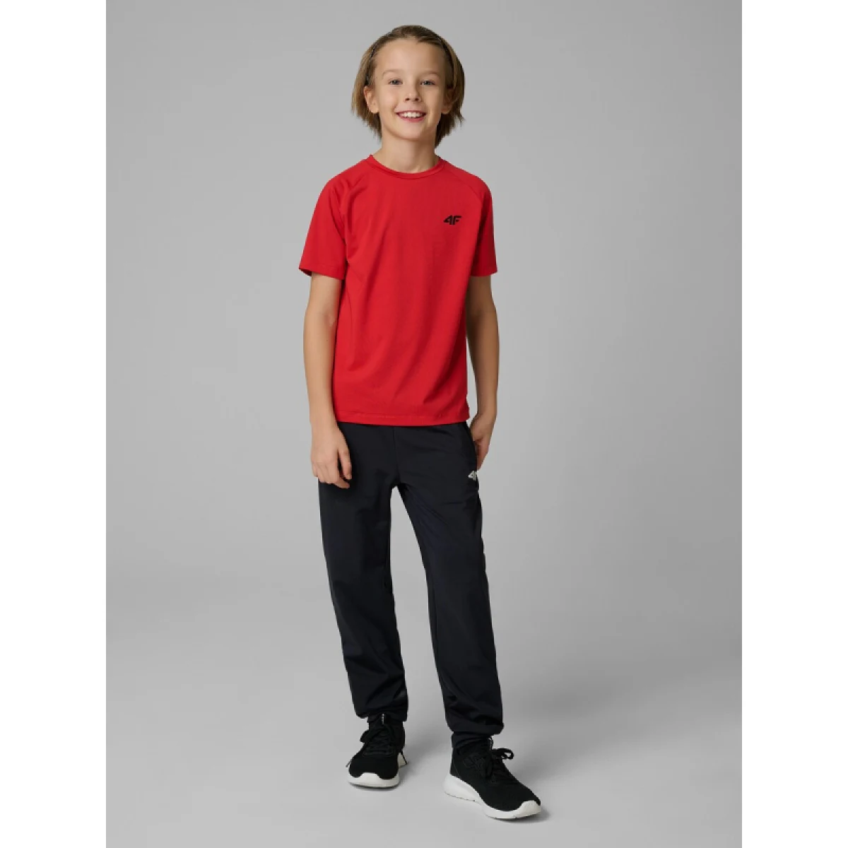 Chlapčenské tréningové tepláky 4F JUNIOR TROUSERS FNK M1152-20S-DEEP BLACK · záber 3