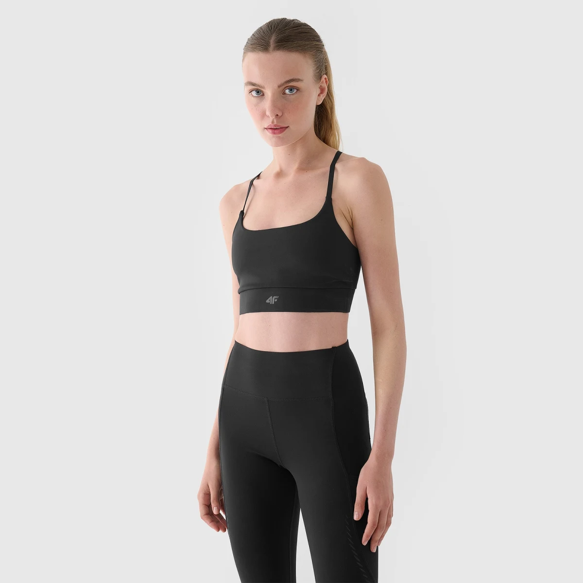 Tréningová podprsenka s nízkou podporou poprsia - šedá · záber 1
