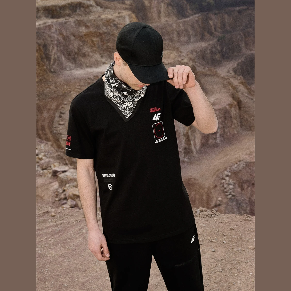 T-shirt regular s potlačou pánsky - čierny · záber 5