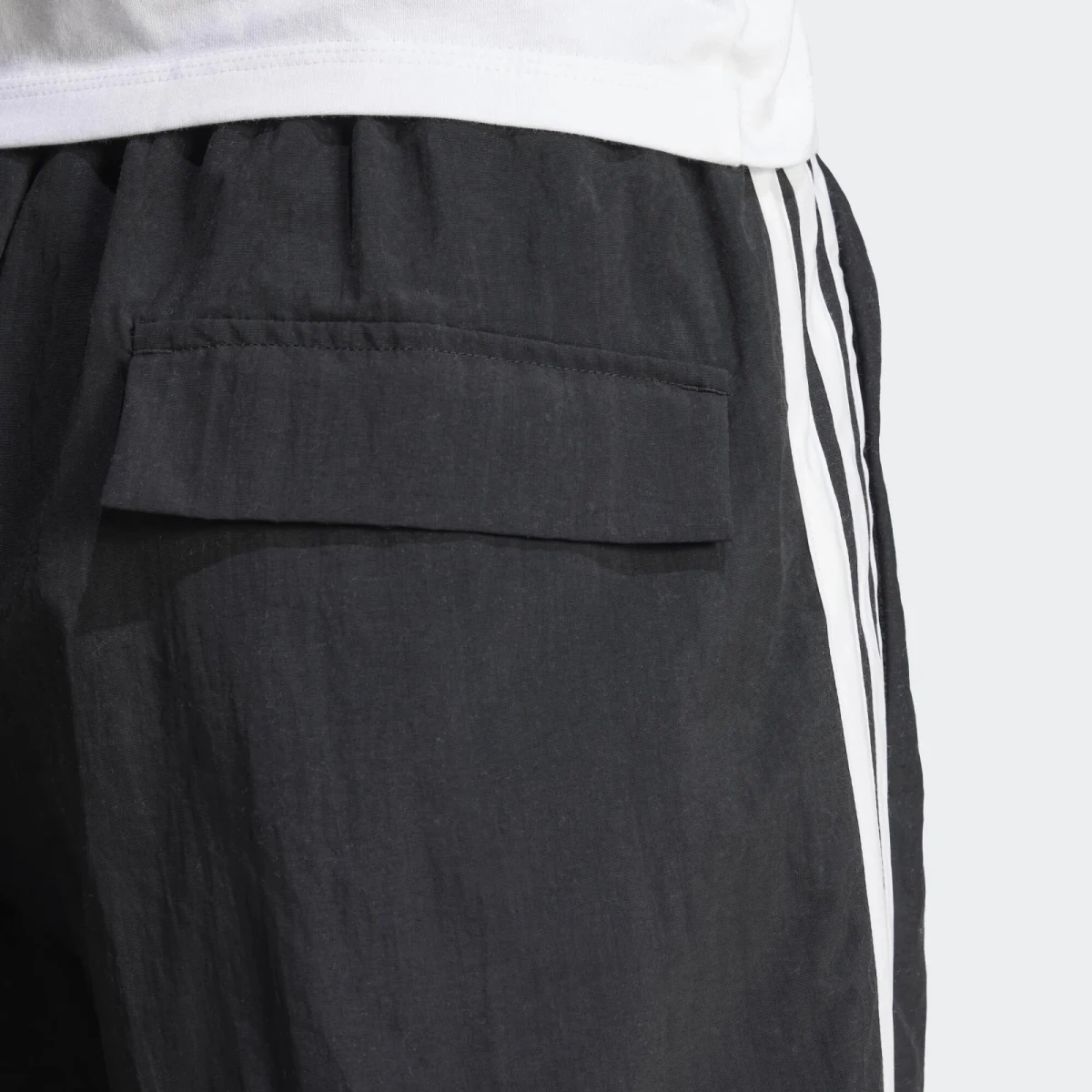 ADIDAS ADIDAS Essential dámske fitness šortky voľný strih čierne L · záber 2