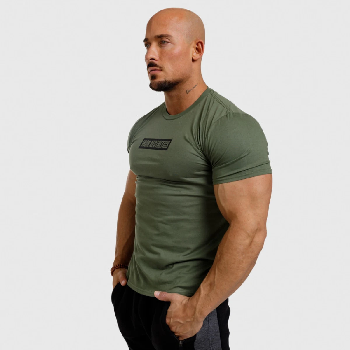 Pánske fitness tričko Iron Aesthetics Boxed, vojenská zelená · záber 3