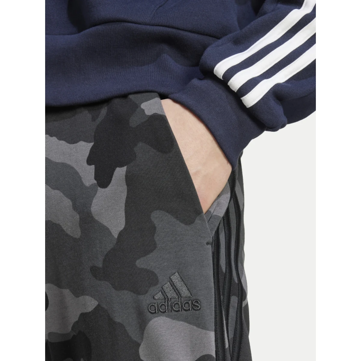 Pánské zateplené tepláky ADIDAS M CAMO PT-IY6636-Black · záber 5
