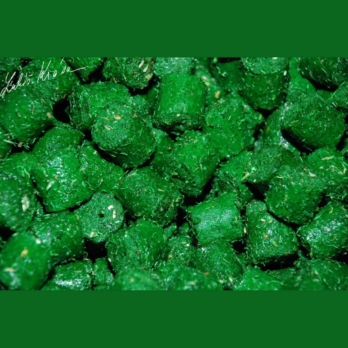 LK Baits Pellet Amur Special 1kg 12mm · záber 1