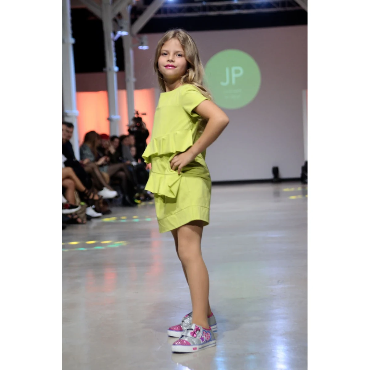 Dievčenské šaty JANA POLAK Frill girl limet · záber 4