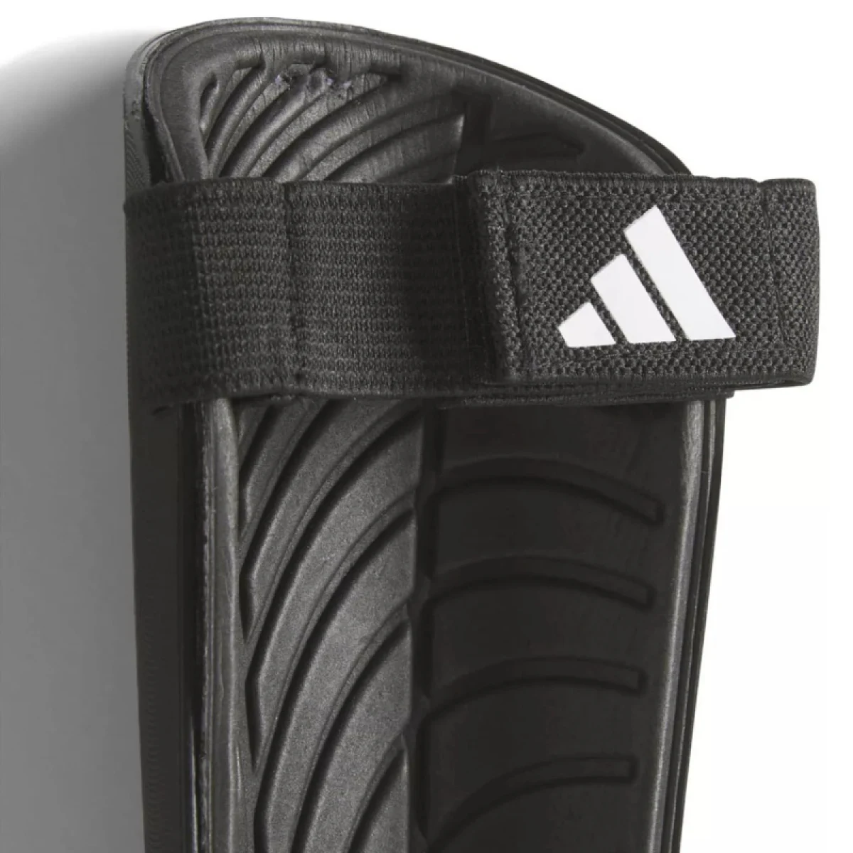 Fotbalový chránič ADIDAS TIRO SG TRN BLACK GOLDMT WHITE · záber 4