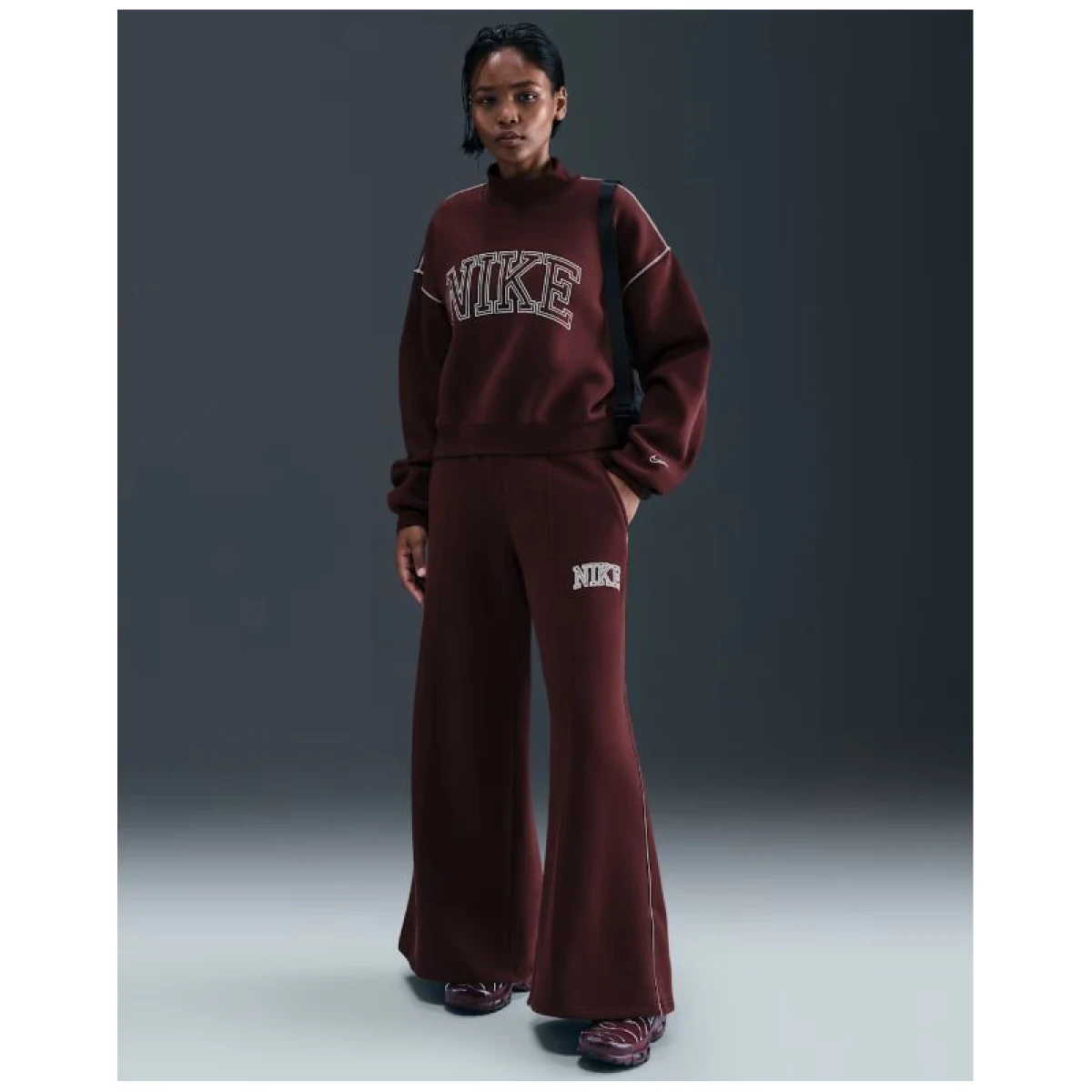 Dámske tepláky NIKE W NSW PHNX FLC LOGO WIDE LEG BURGUNDY CRUSH · záber 3