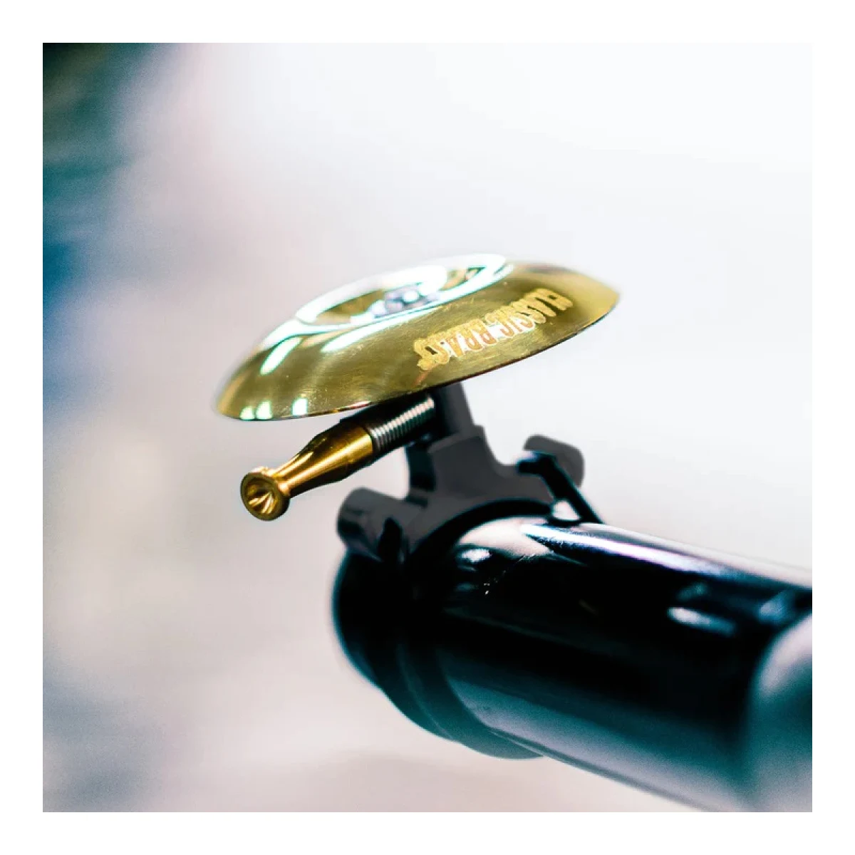 Zvonček na bicykel LEZYNE CLASSIC SHALLOW · záber 2