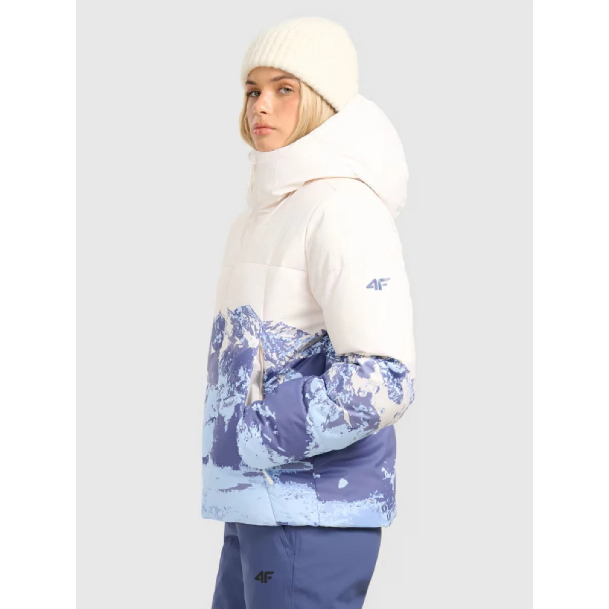 Dámská lyžařská bunda 4F TECHNICAL JACKET F0808-WAW25TTJAF0808-34A-LIGHT BLUE ALLOVER · záber 3