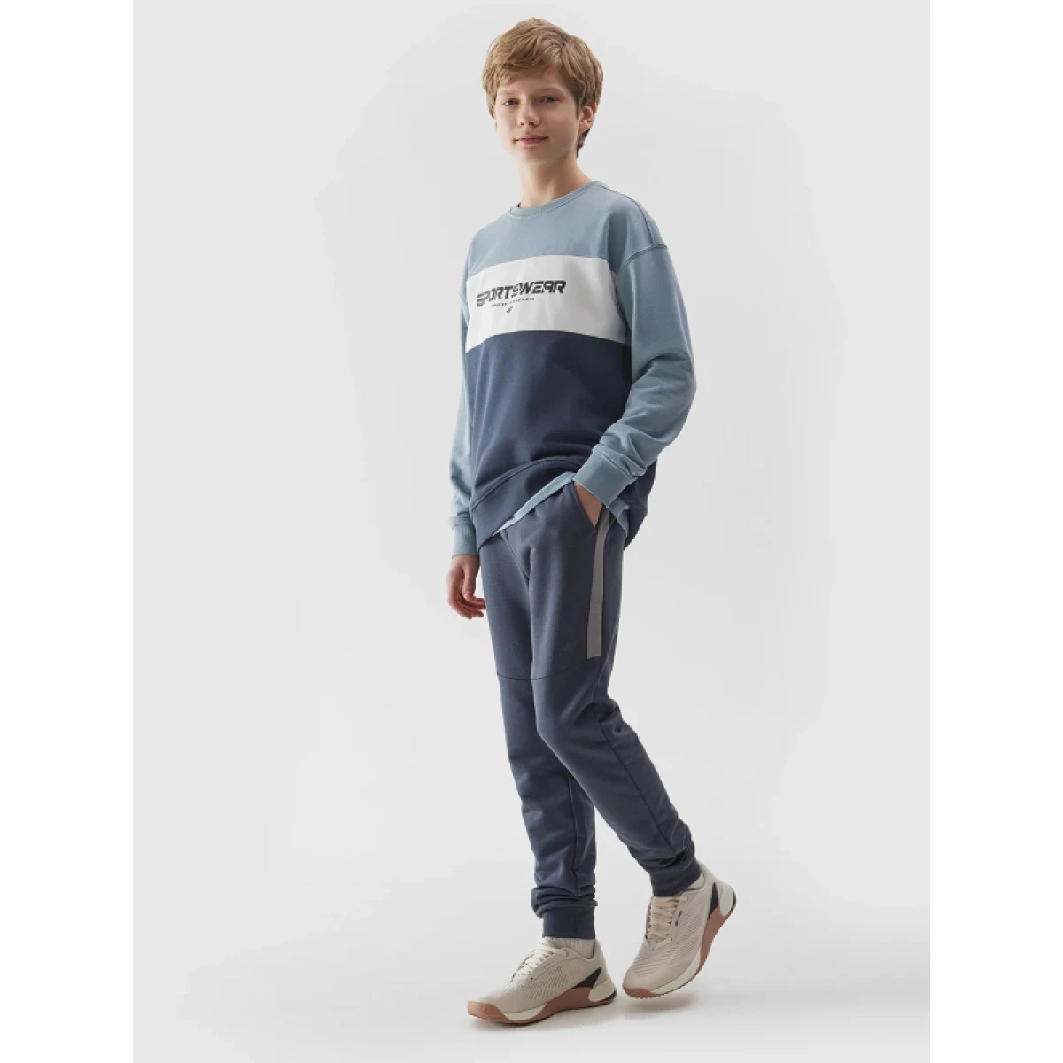 Chlapecká mikina 4F JUNIOR SWEATSHIRT-JWSS24TSWSM0923-34S-LIGHT BLUE · záber 4