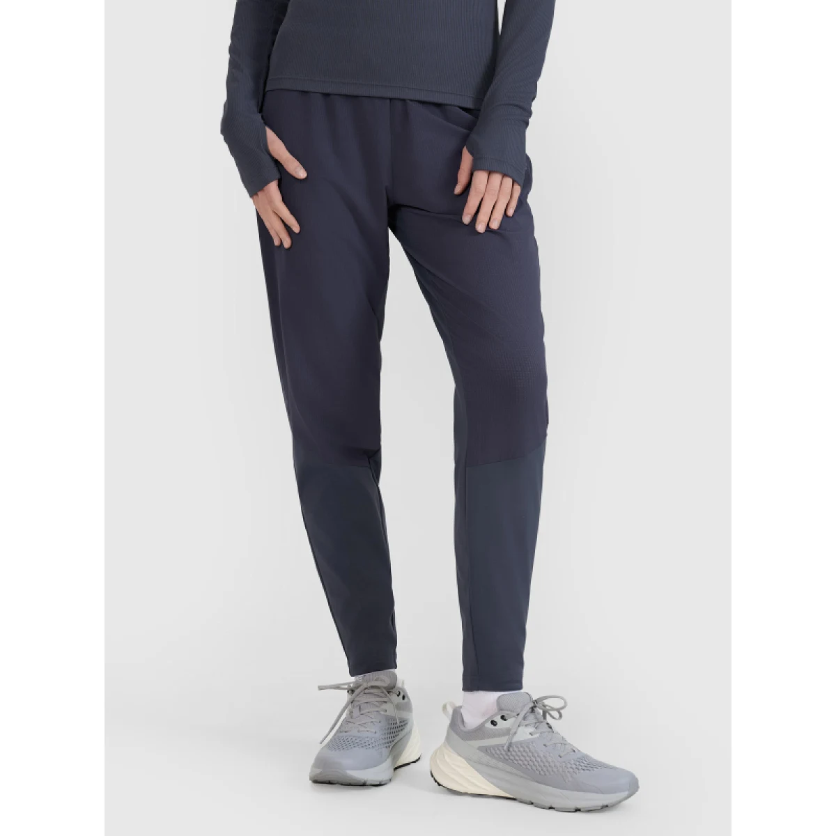 Dámské běžecké kalhoty 4F TROUSERS FNK-WSS25TFTRF0795-22S-ANTHRACITE · záber 2