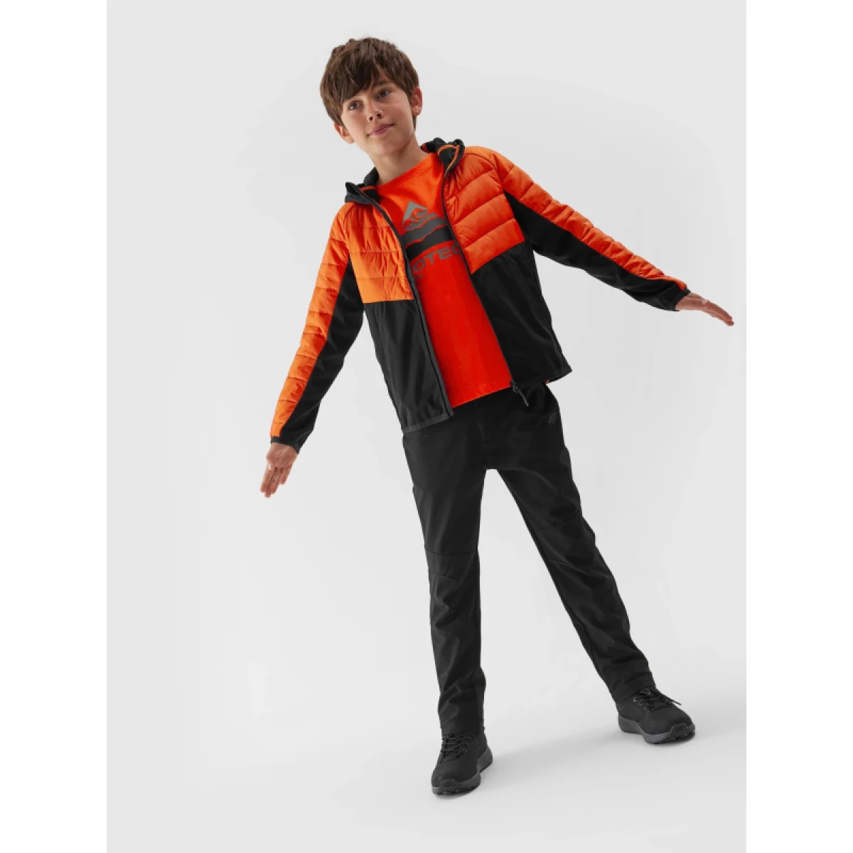Chlapecká turistická softshellová bunda 4F JUNIOR TECHNICAL JACKET-JAW23TTJAM282-70S-ORANGE · záber 4
