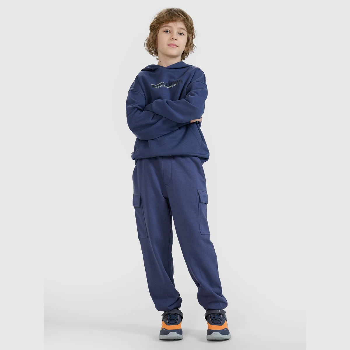 Chlapecké tepláky 4F JUNIOR TROUSERS CAS M0964-22S-ANTHRACITE · záber 1