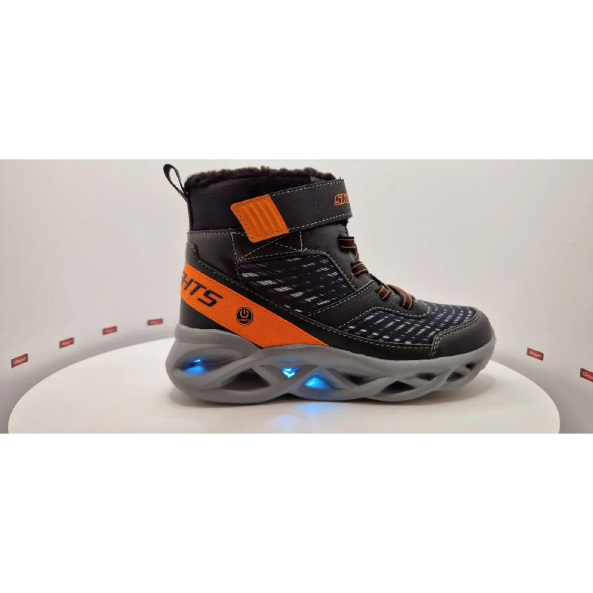 Chlapčenské vysoké zimné topánky SKECHERS Twisted Brights black orange · záber 2