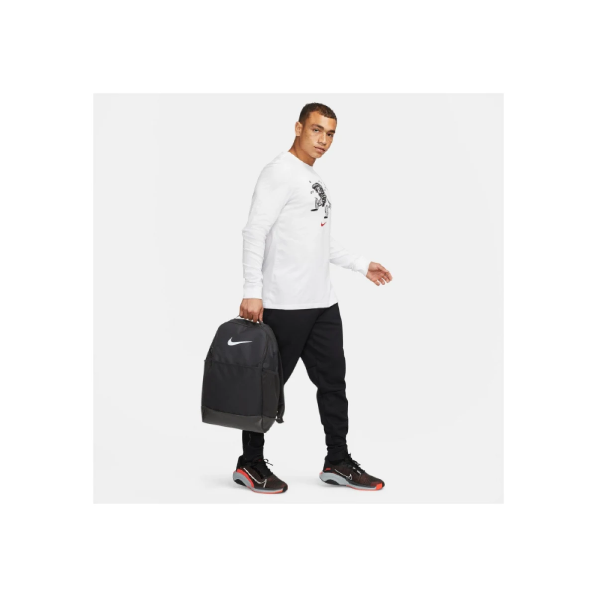 Batoh NIKE NK BRSLA M BKPK - 9.5 (24L)-Black · záber 5