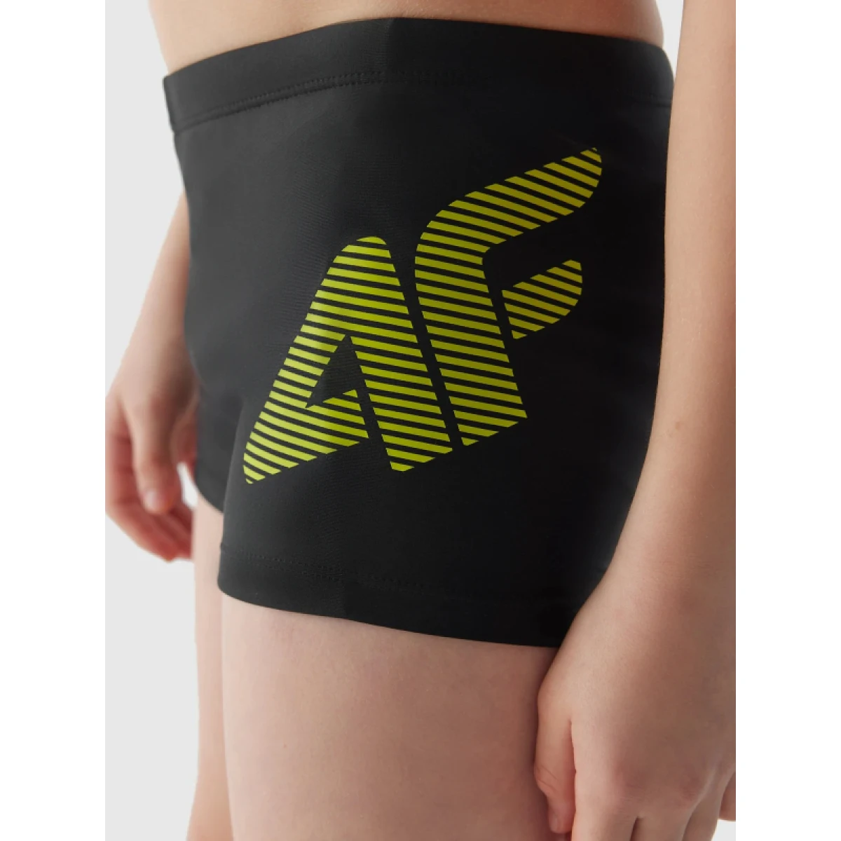 Chlapčenské plavky 4F JUNIOR SWIMMING TRUNKS-JWSS24USWTM021-20S-DEEP BLACK · záber 3