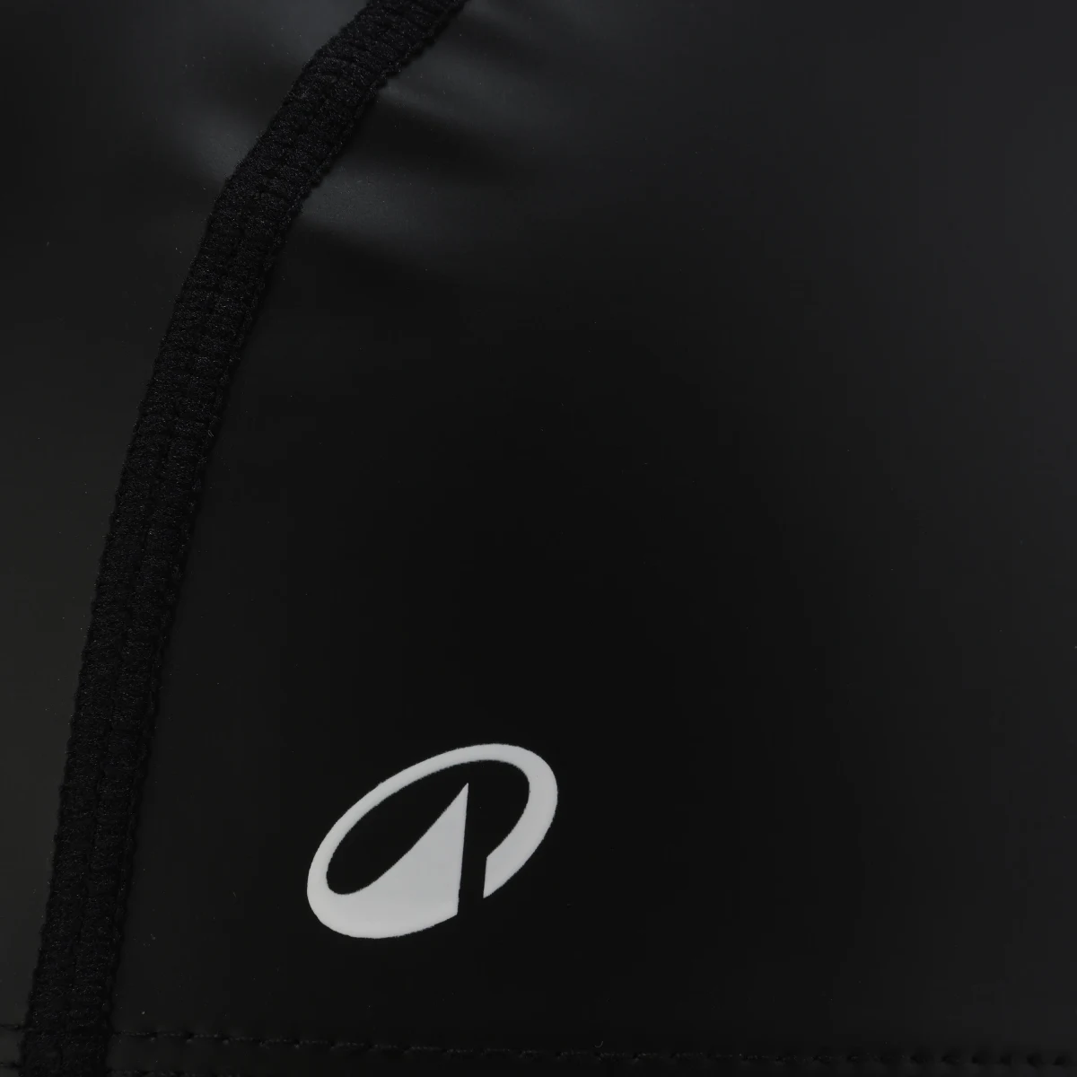 DECATHLON Plavecká úpletová čiapka so záterom veľ. L čierna L (59-62 cm) · záber 2