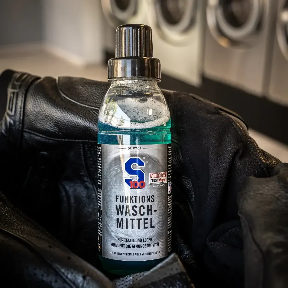 S100 Technical Fabric & Leather Wash 300 ml · záber 3