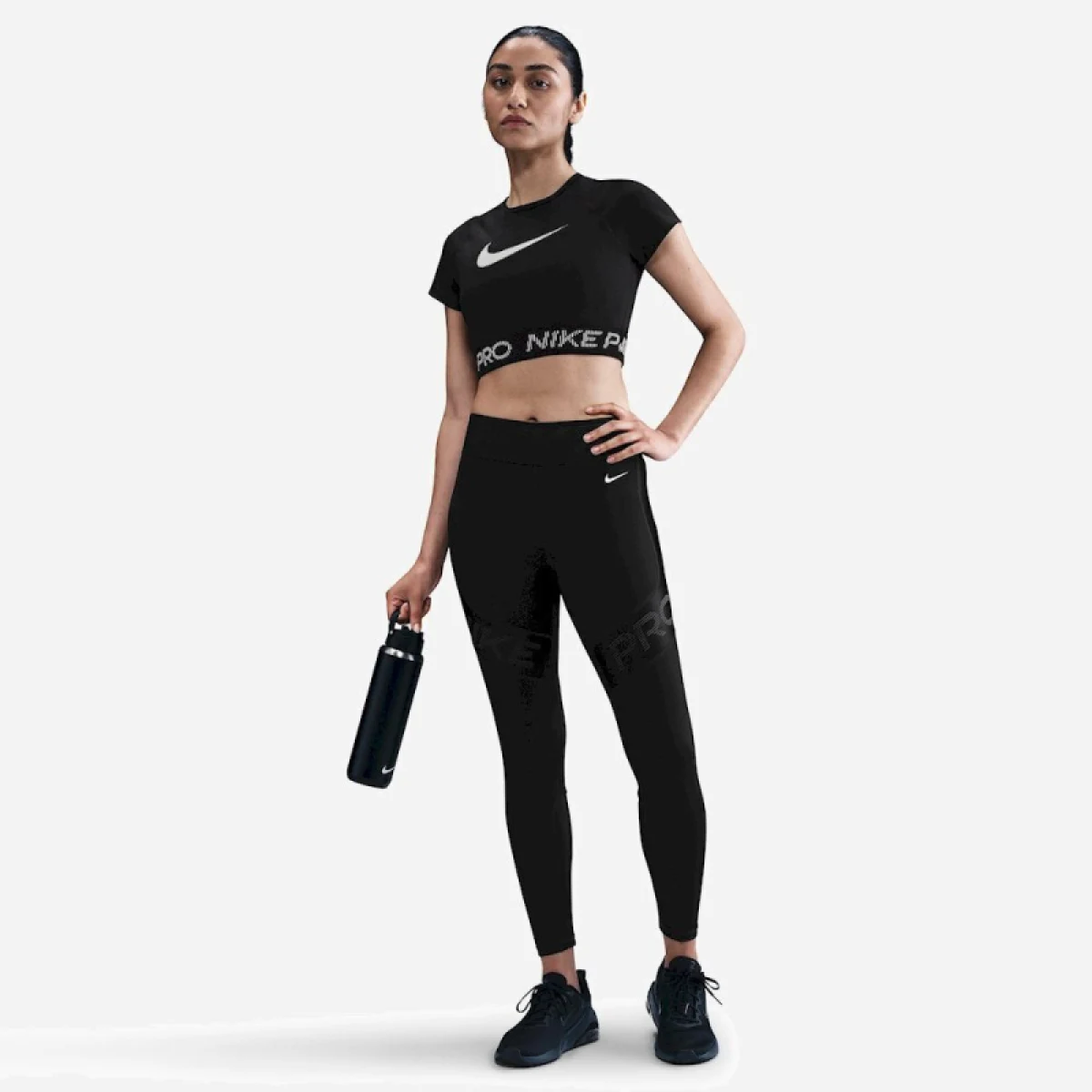 Dámske tréningové tričko s krátkym rukávom NIKE PRO W NP DF SS TOP TT GRX BLACK WHITE WHITE · záber 4